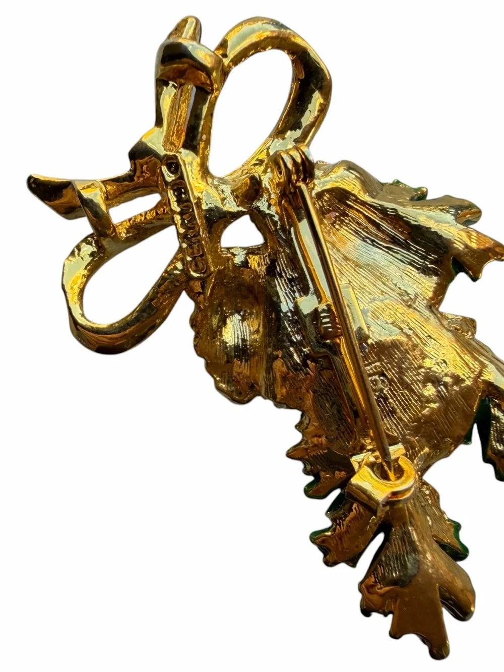 Beautiful Vintage GERRY'S Goldtone Enamel Pinecone Bow Brooch Pin